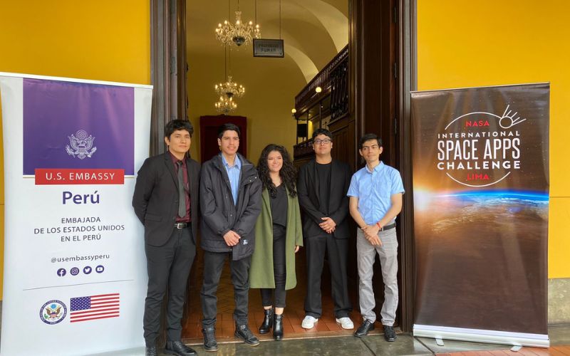 Alumnos de Cibertec ganan competencia mundial de la NASA